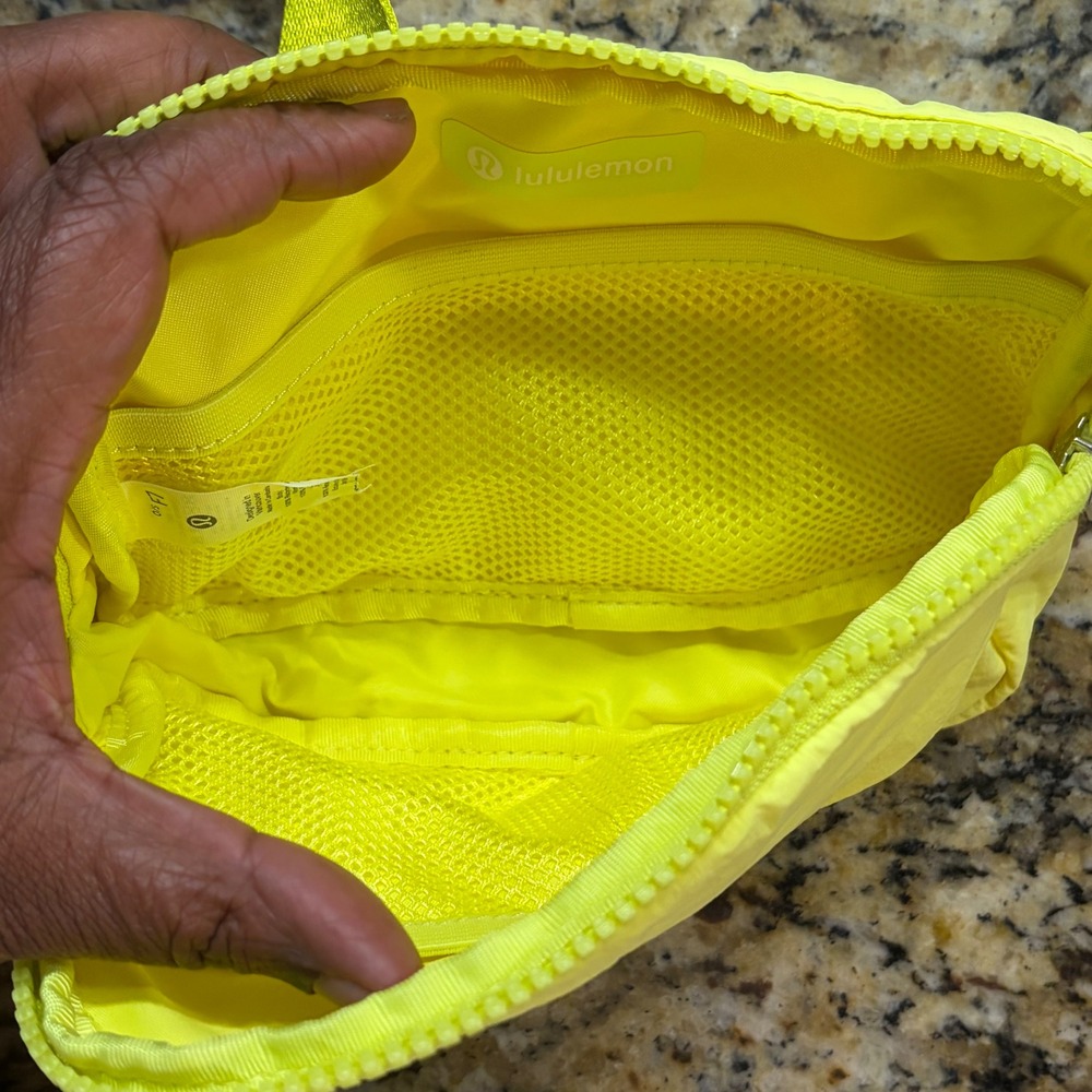 Lululemon Everywhere Belt Bag 1L Neon Electric Lemon Yellow Waist Pack Bag - Picture 5 of 13